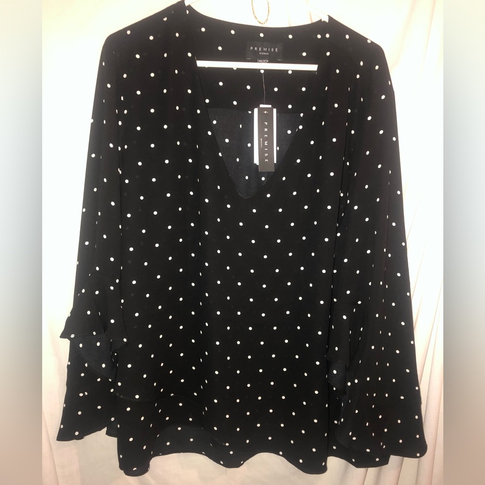 NWT 2X black and white polka dot , long ruffled sleeve, layered front, hi-lo hem